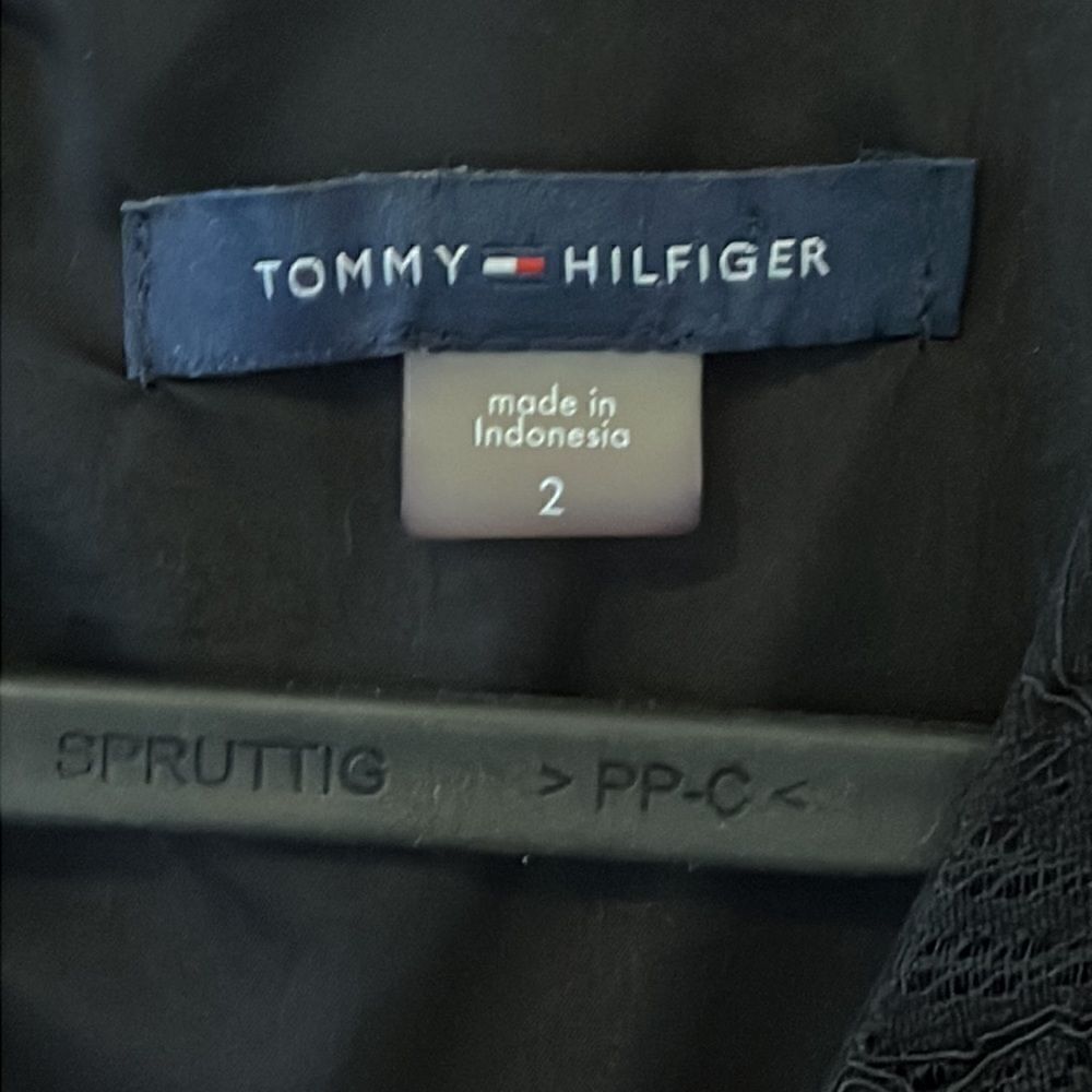 Womens’ Tommy Hilfiger Lace Dress Size 2 - Picture 3 of 7